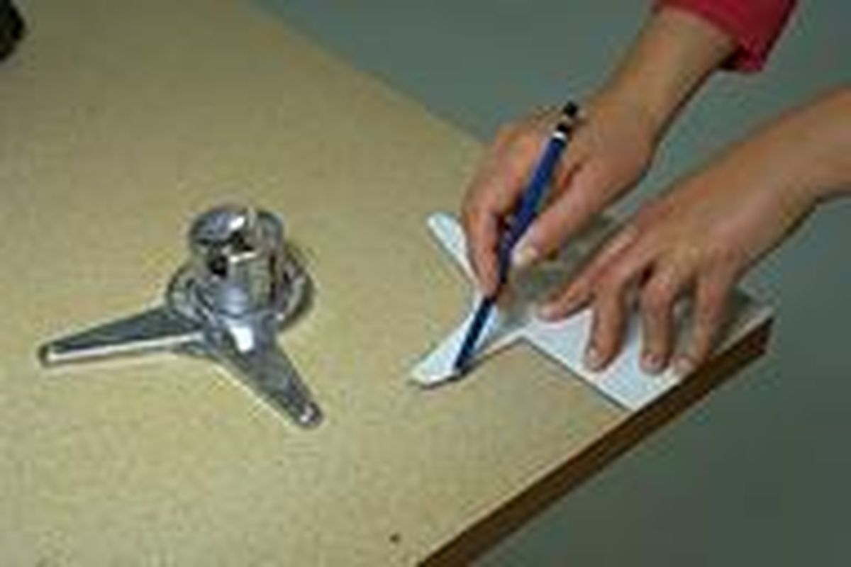 Colocación de patas metálicas paso 1