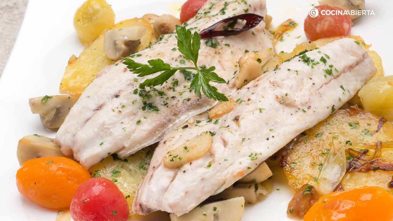 5628 1 Chicharro con patatas panadera y champiñones (1013) xl