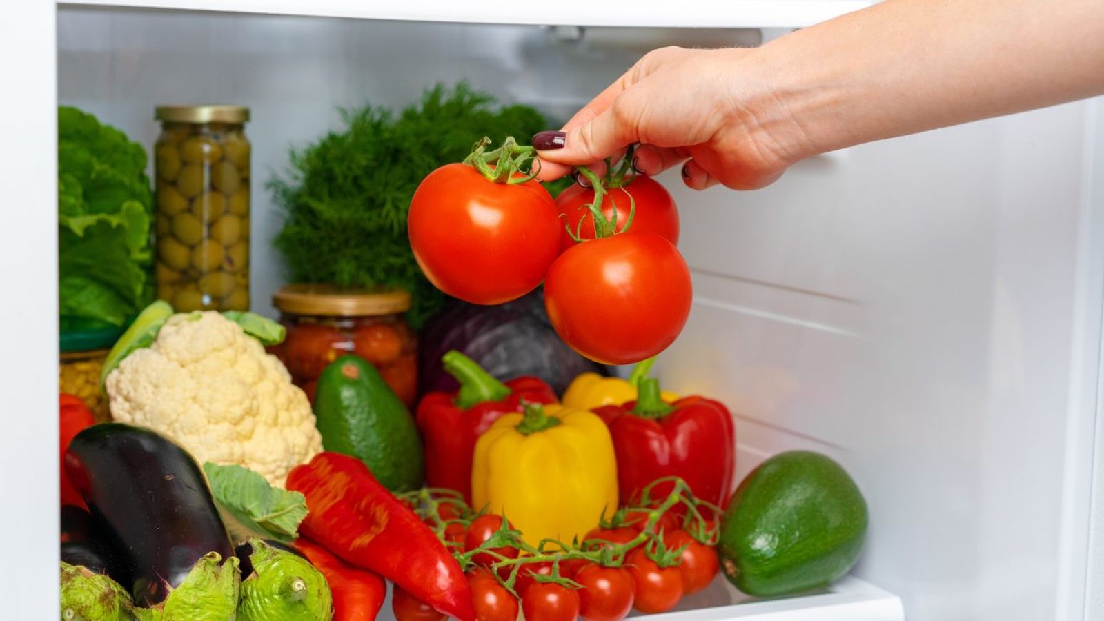Según la IA, no deben faltar tomates en tu nevera