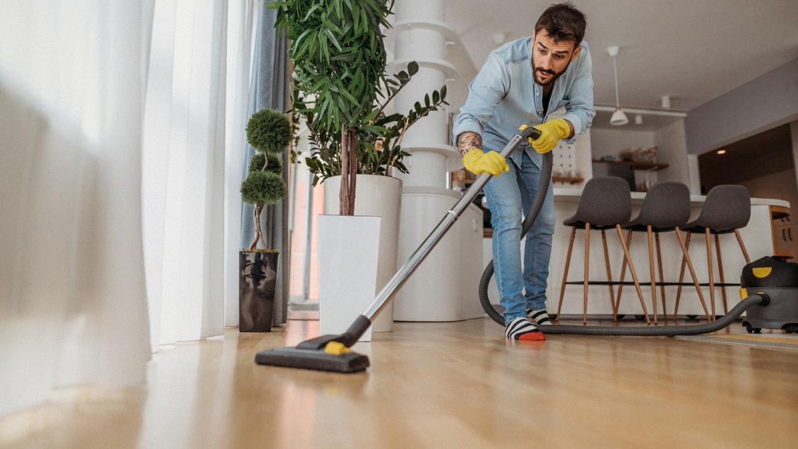 como perfumar la casa con la aspiradora truco de limpieza