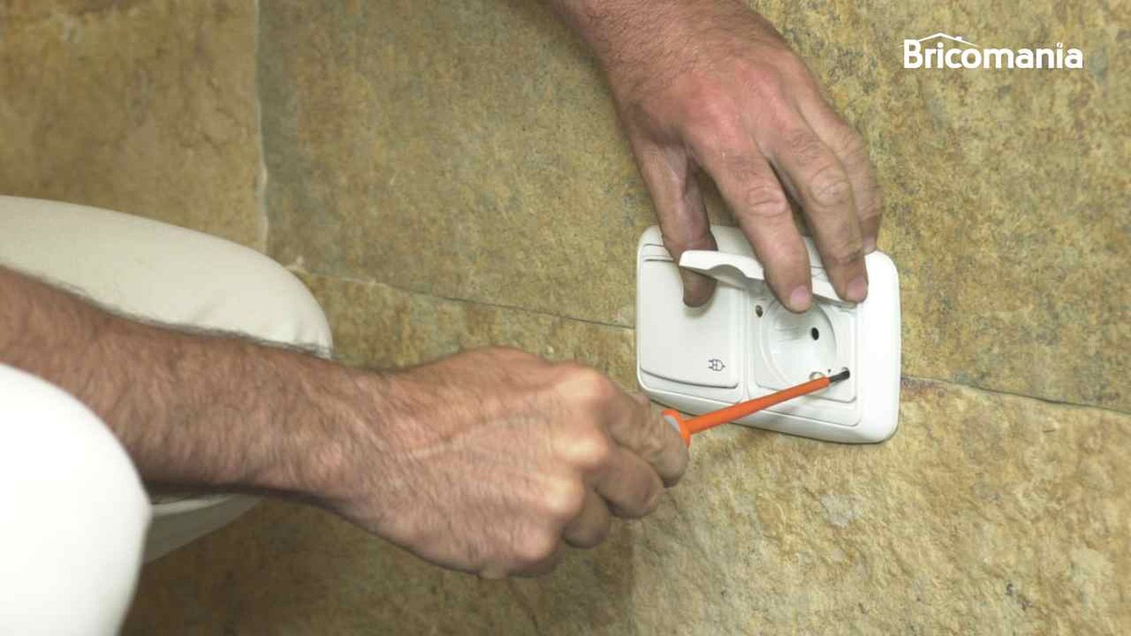 Instalar un enchufe estanco doble