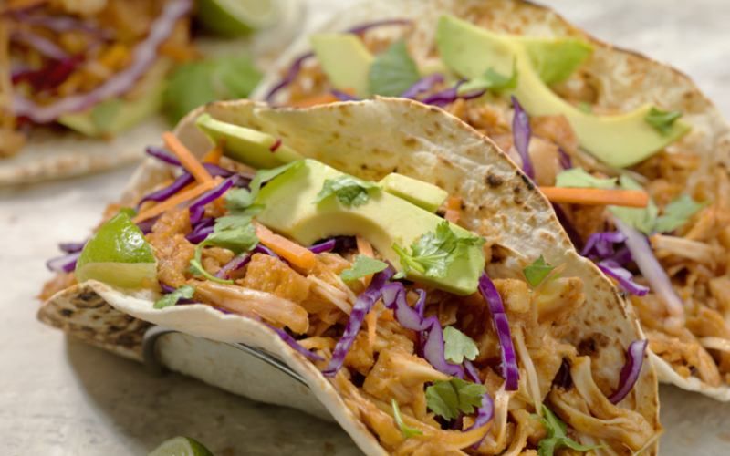 El jackfruit es un sustituto de la carne para tacos o hamburguesas veganas