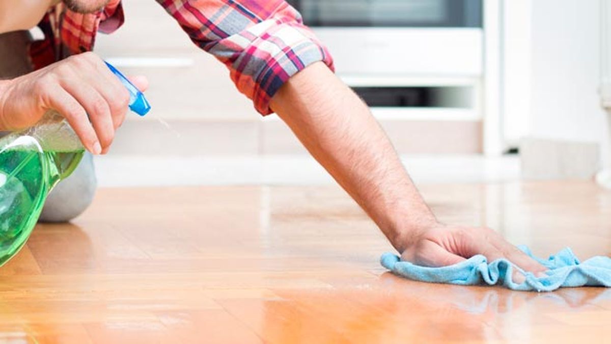 como eliminar restos de pegamento del suelo 2