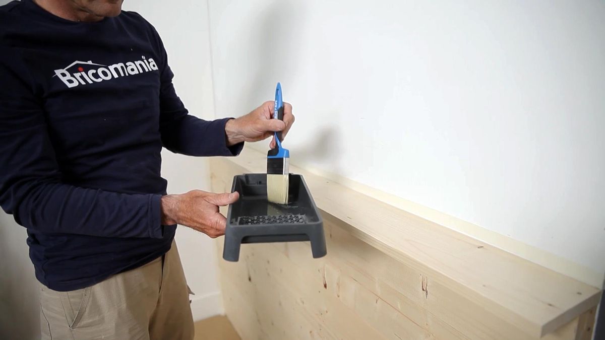 BRIC0956NV18 barnizar friso madera paso3