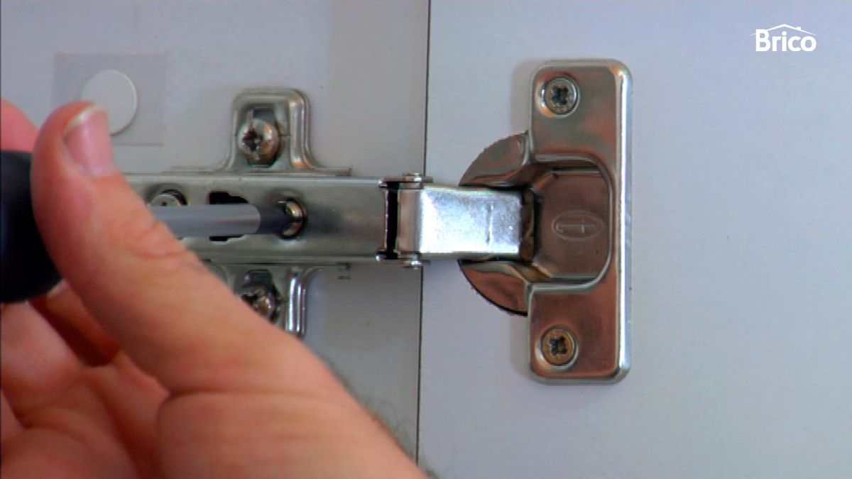 Regular bisagra de cazoleta paso 1