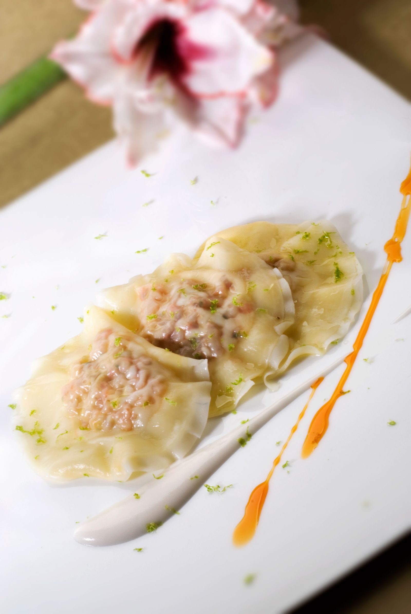 Raviolis de camarón al coco