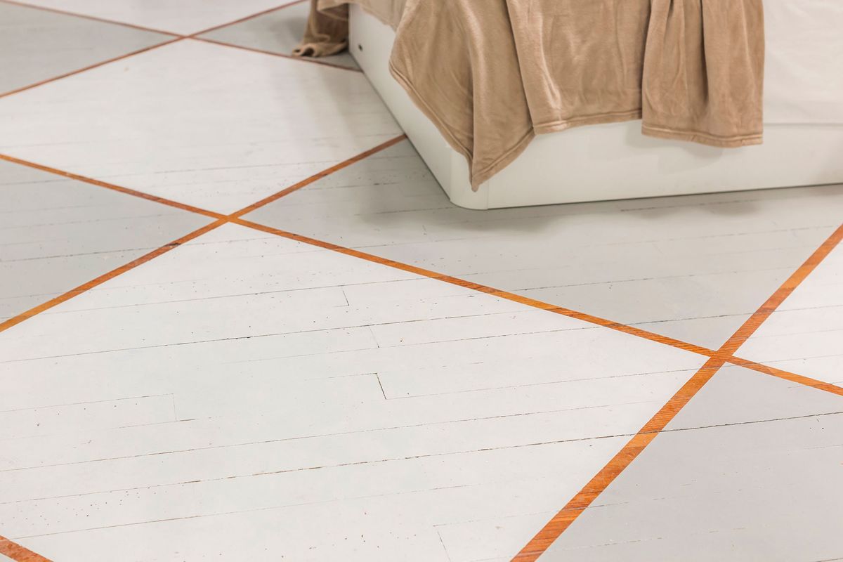 DEKO673 pintar suelo madera diseno rombos