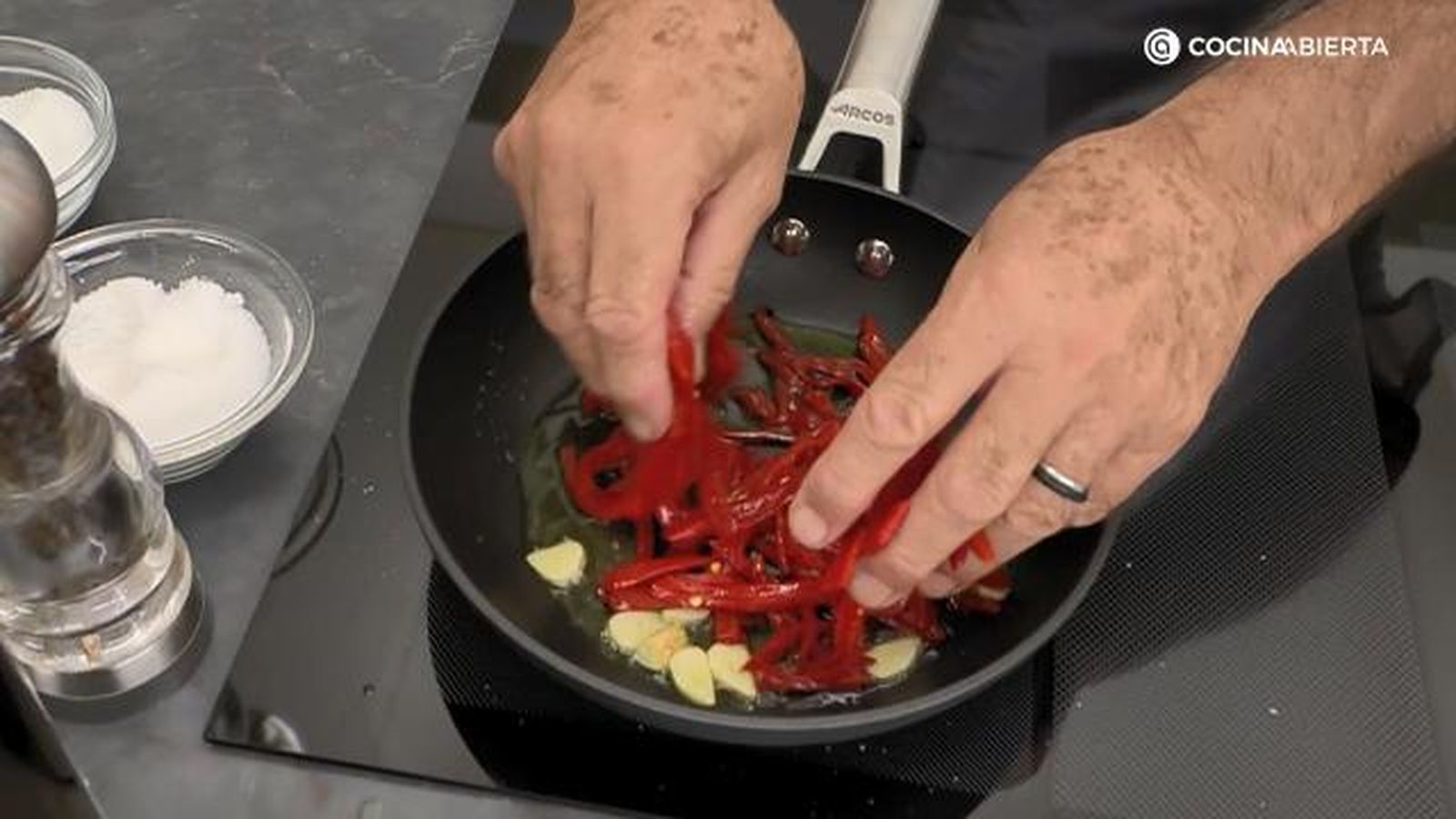 Karl7216 Morcilla rebozada salsa tomate piquillo paso 2
