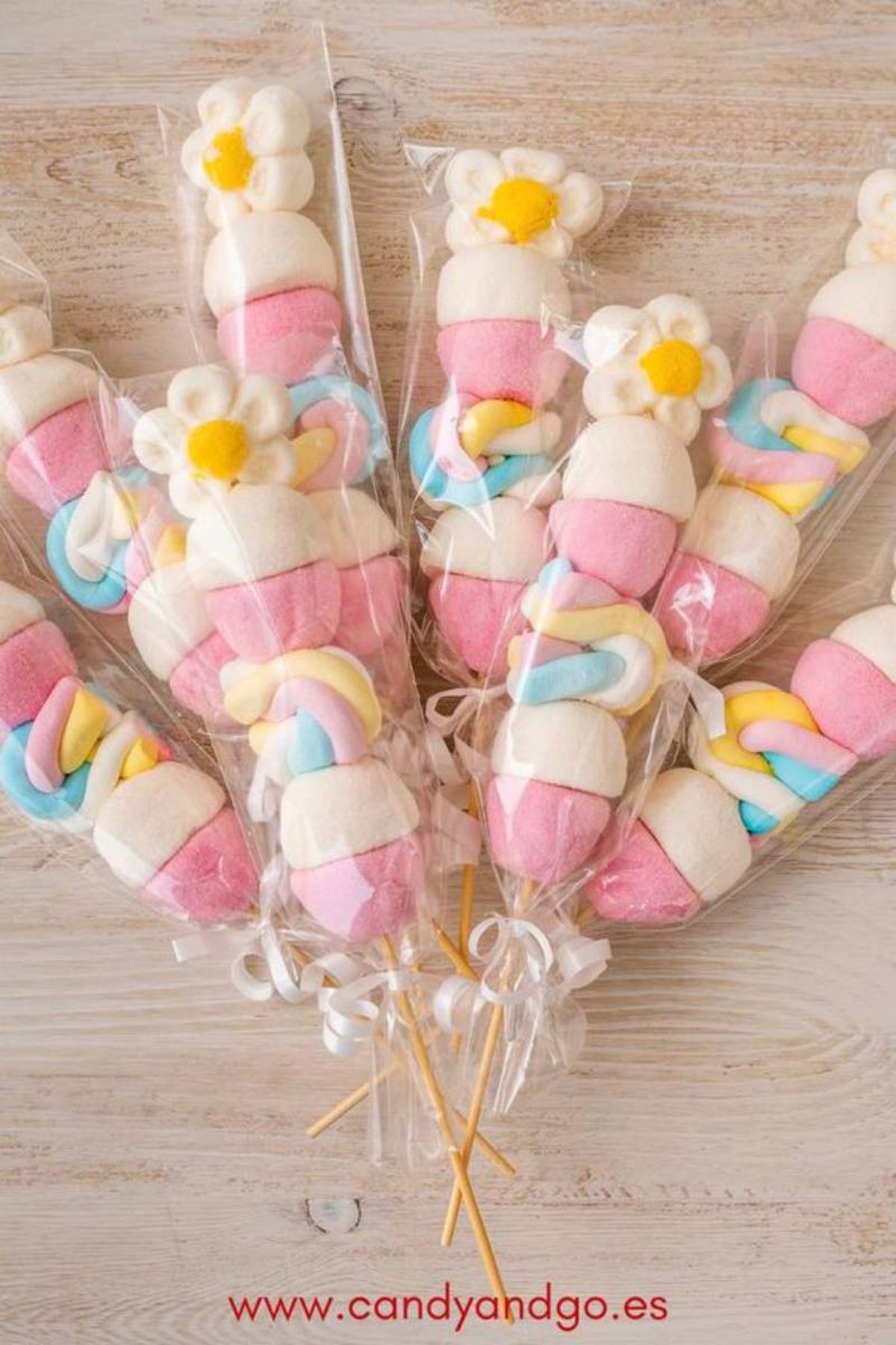 Brochetas de golosinas.