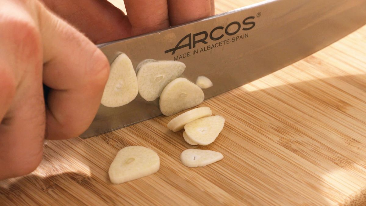 Guisantes con patatas paso 1