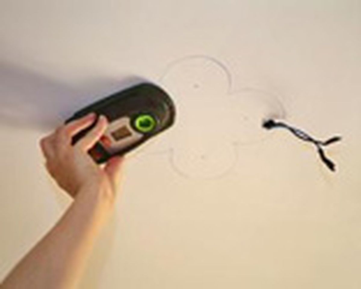 brico 0513 2 colocacion foco empotrado sierra corona paso2