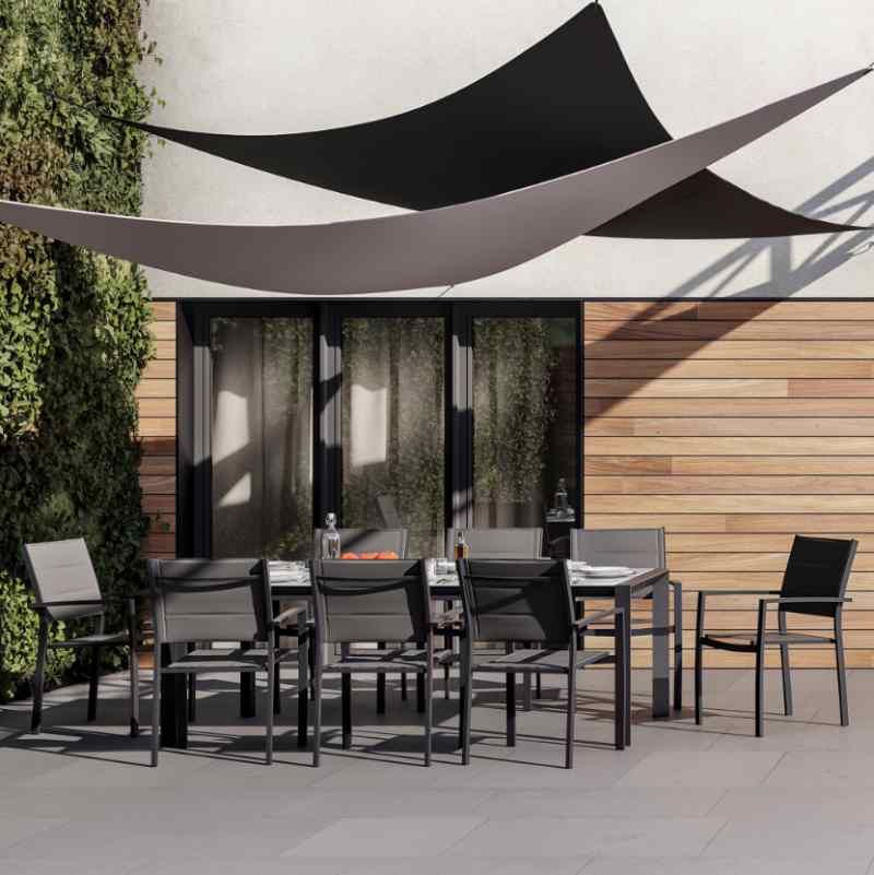 Toldo vela Hegoa II en el jardín