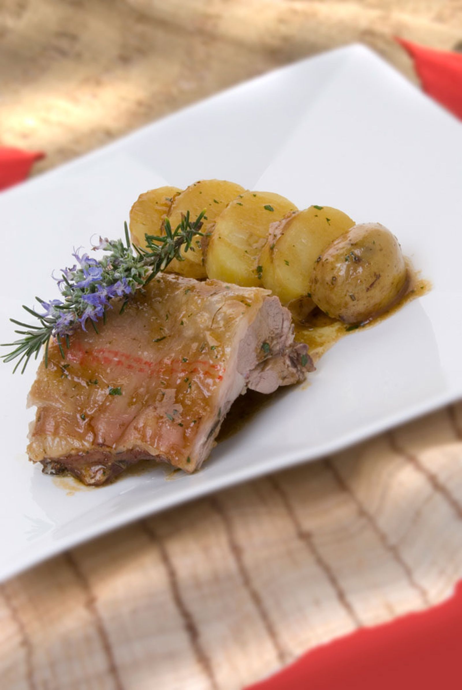 Asado de costillar con patatas