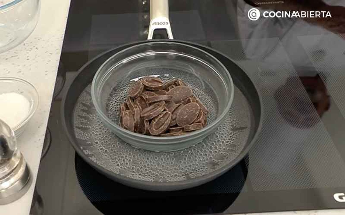 Derrite el chocolate al baño María