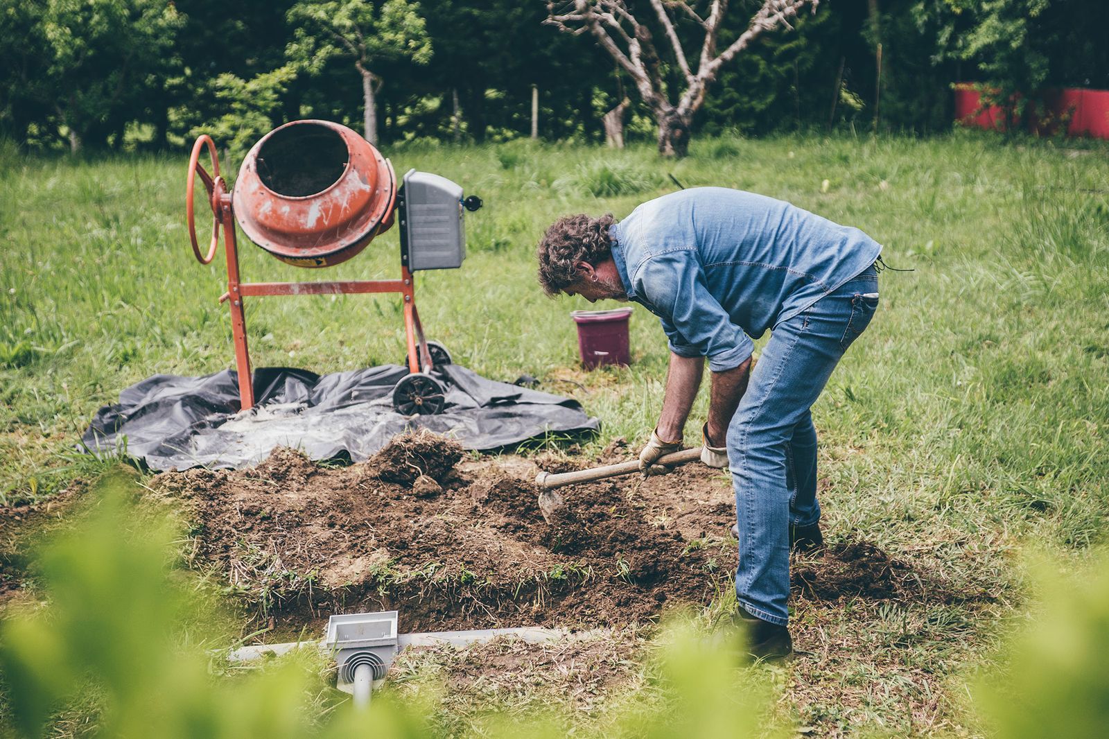 Cómo instalar un desagüe y una arqueta en el jardín paso 9