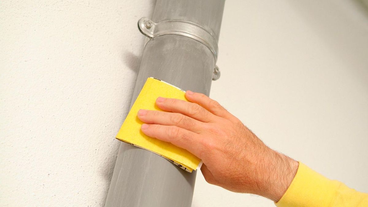 Pintar la bajante de la tubería paso 1