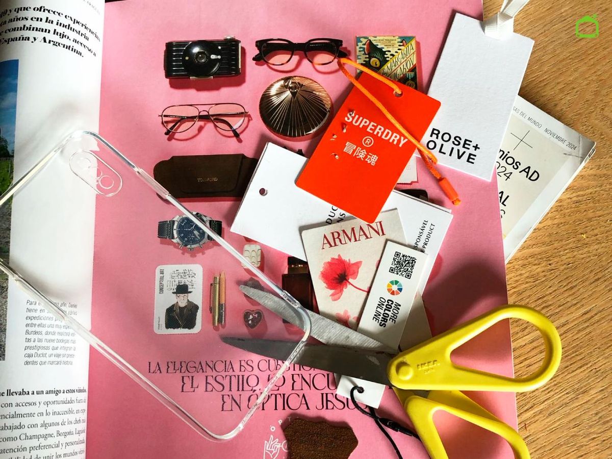 Revistas y etiquetas para personalizar la funda del móvil tipo collage.