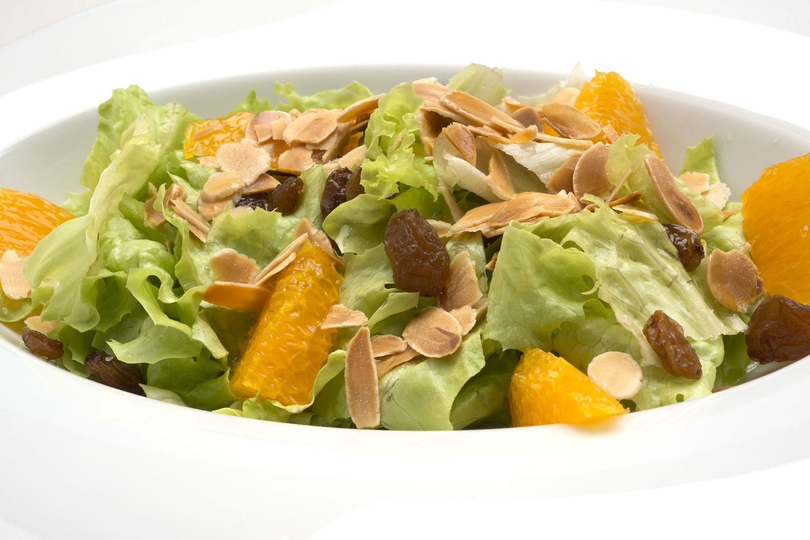 5793 2 Ensalada de lechuga, naranja, almendras y pasas xl