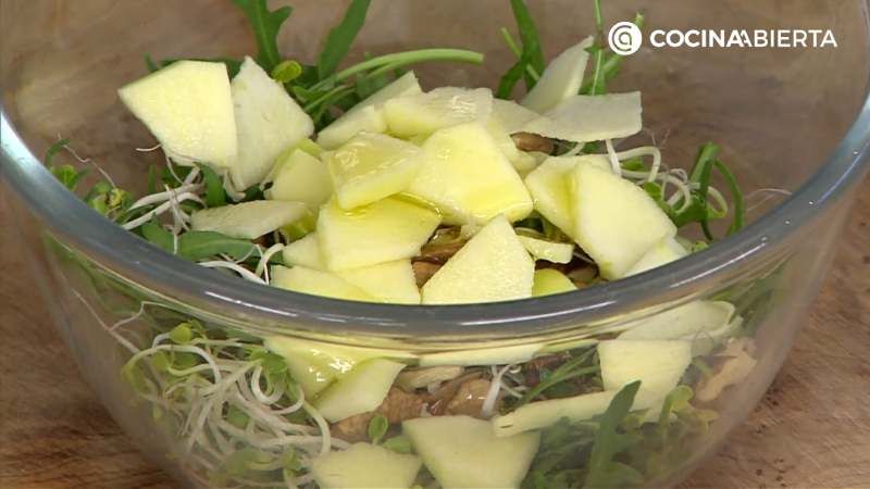 Esta ensalada refrescante es la guarnición perfecta para la quiche