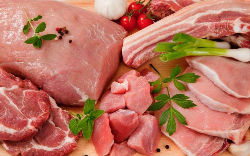 El tocino, la panceta y la papada del cerdo son bastante grasos