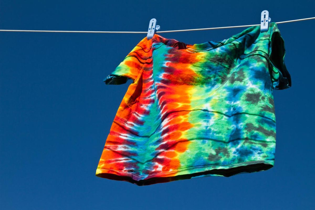como hacer camiseta tie dye paso 3