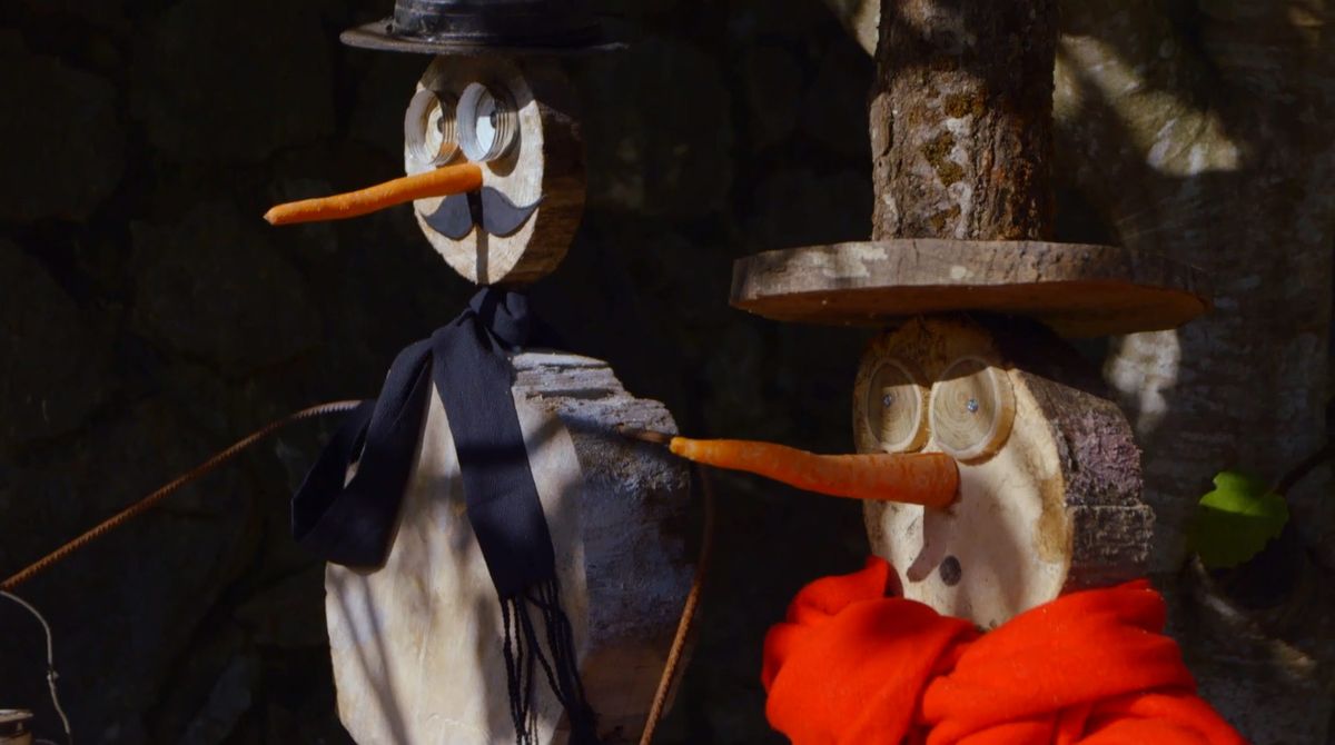 Hacer un muñeco de nieve de madera para decorar el jardín