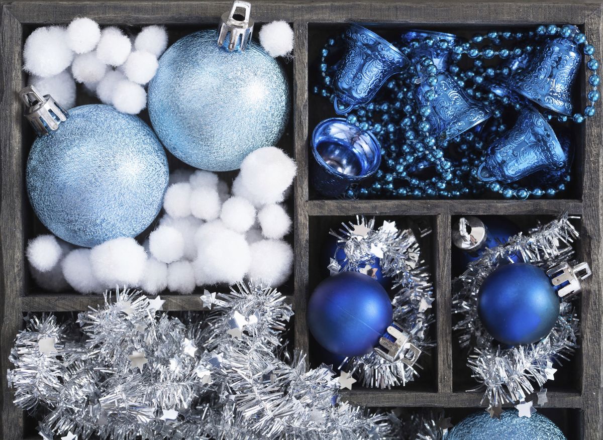 Decoración navideña en azul, blanco y plata   accesorios