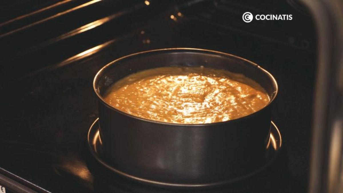 Hornea el bizcocho a 170 grados centígrados durante 45-50 minutos