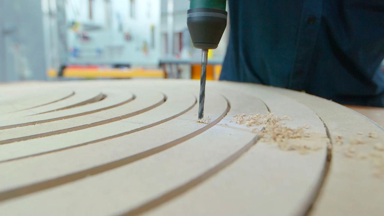 Como hacer un abeto de Navidad con aros de madera paso 4
