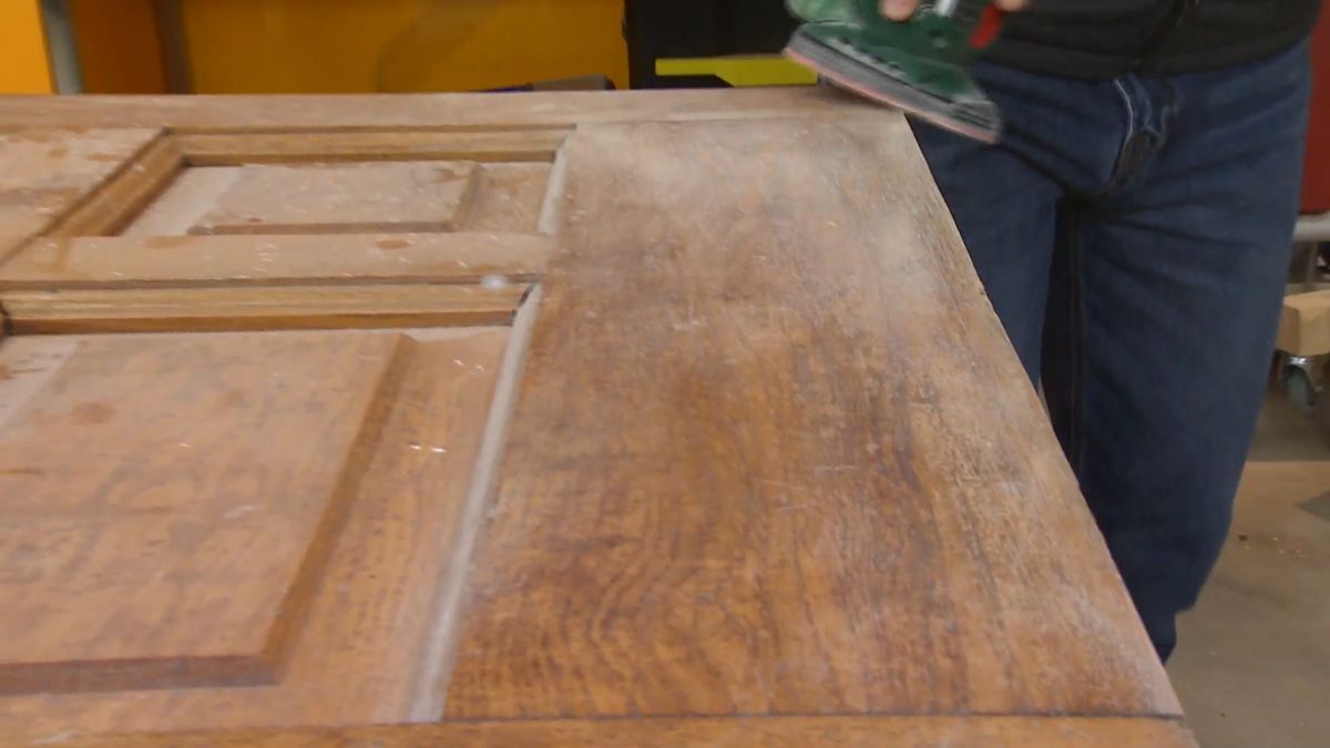 Reciclar puerta de madera para hacer una mesa paso 2