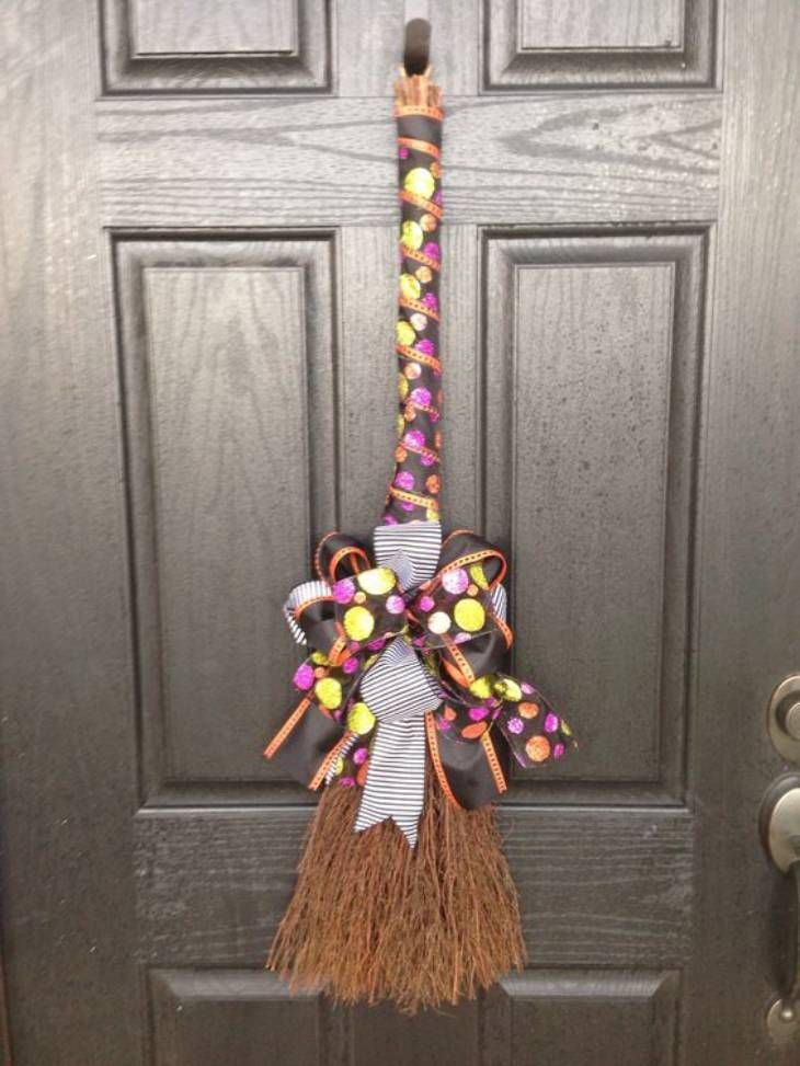 decorar escoba halloween lazos pinterest