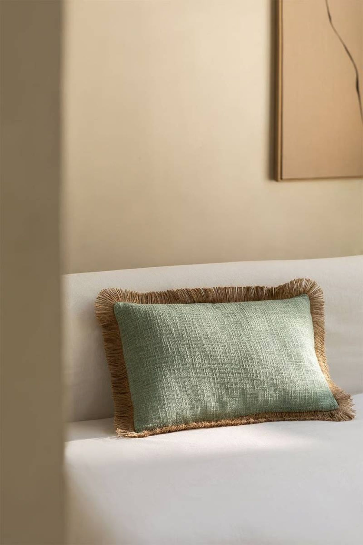 Cojín rústico verde con flecos de fibras naturales Paraiba.