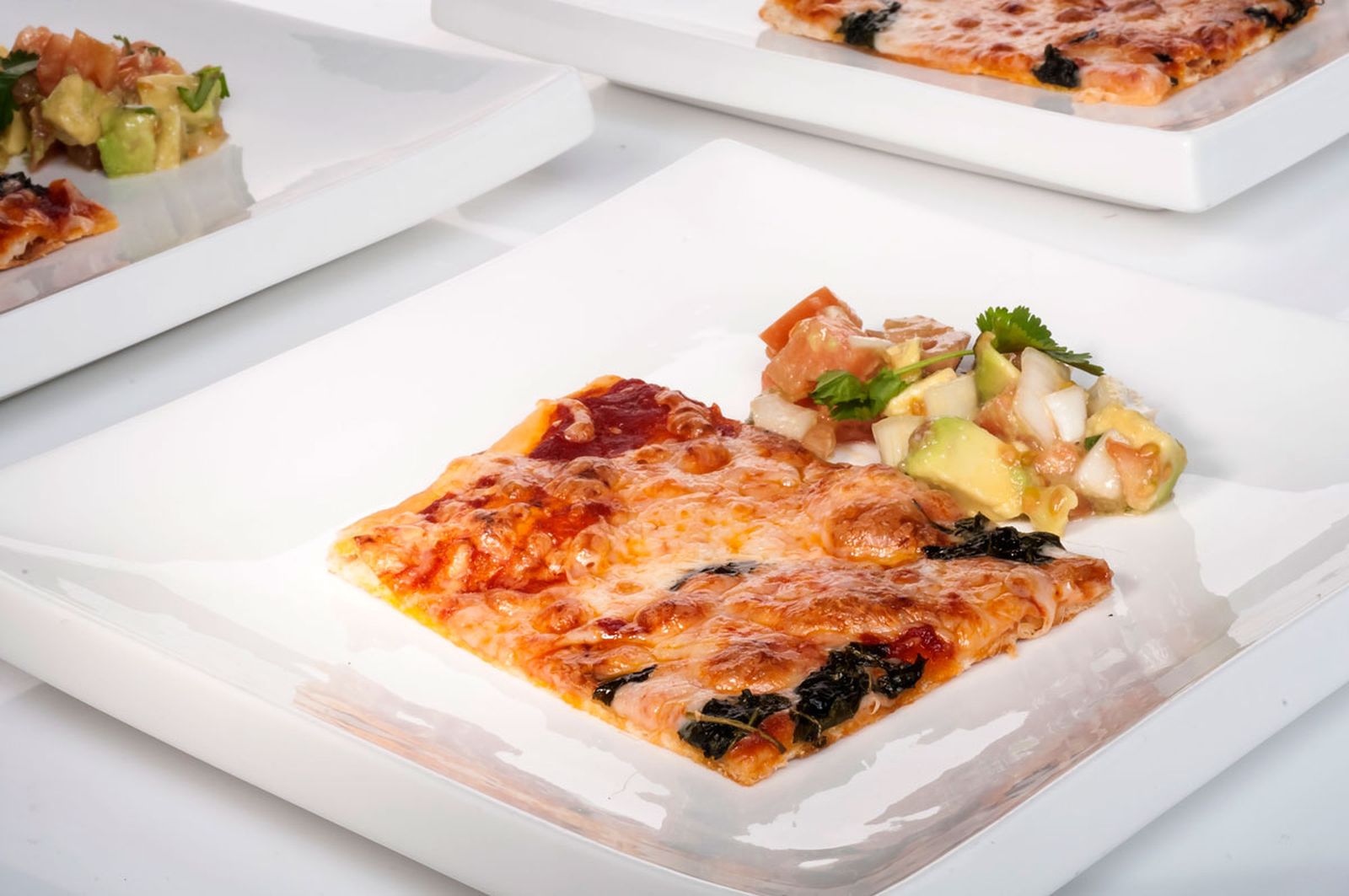 510(1326) PIZZA CON GUARNICION DE ENSALADA 04 xl