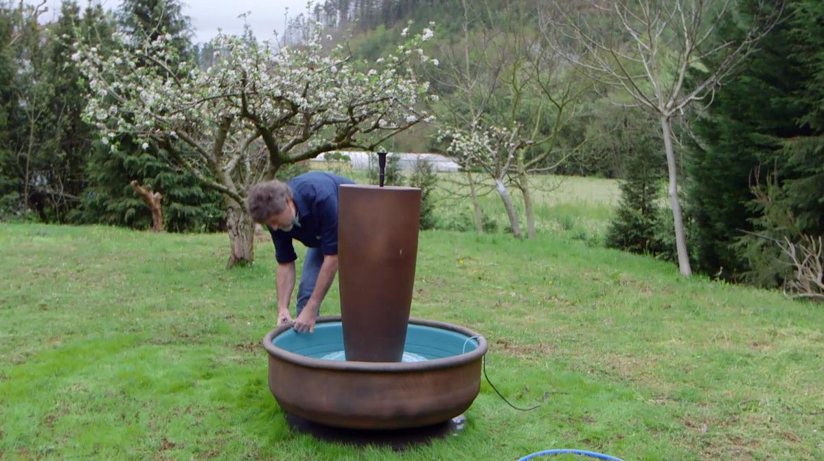 Cómo hacer una fuente macetero para el jardín paso 12