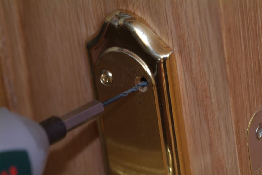 Cómo colocar una puerta paso 10