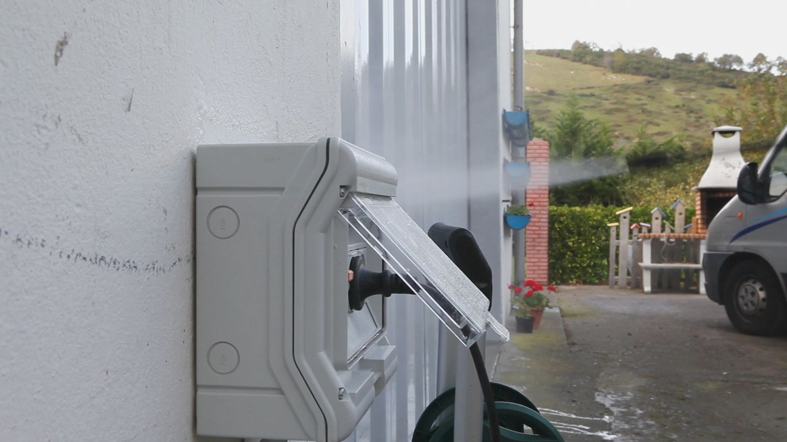 Caja de enchufes de exterior paso 10