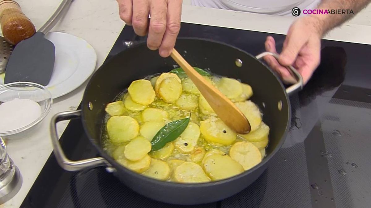 KARL7057 Huevos mollet patatas escabechadas paso 3