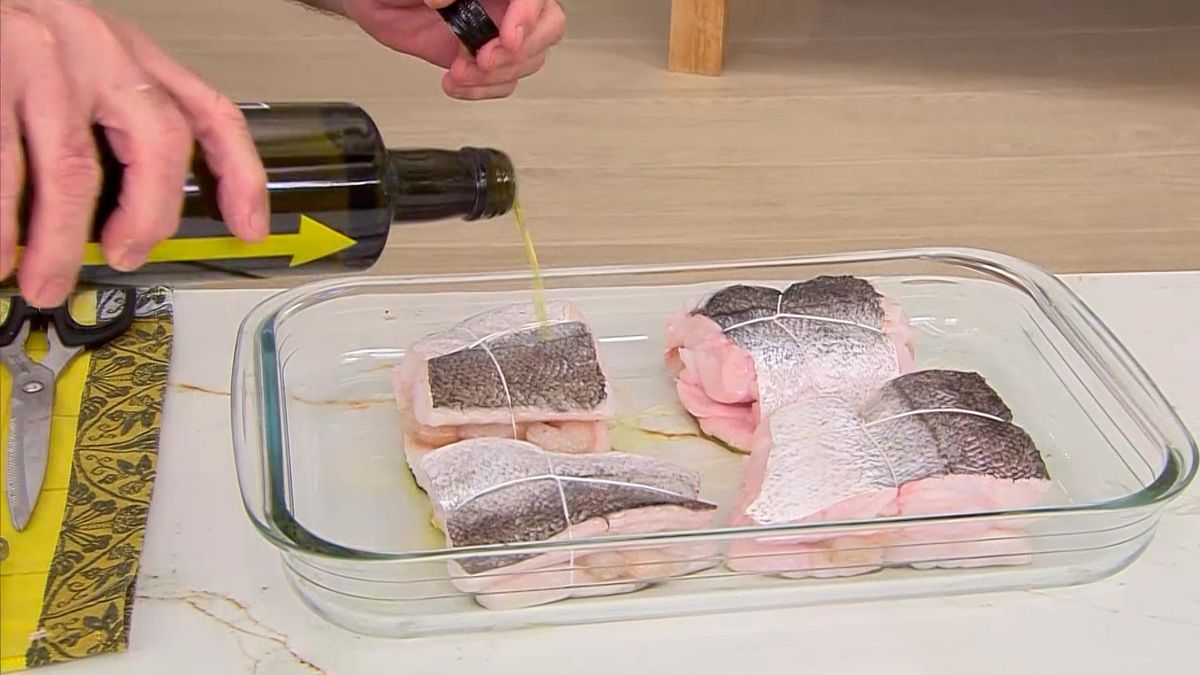 KARL66610320 merluza rellena de gambas receta karlos arguinano paso4