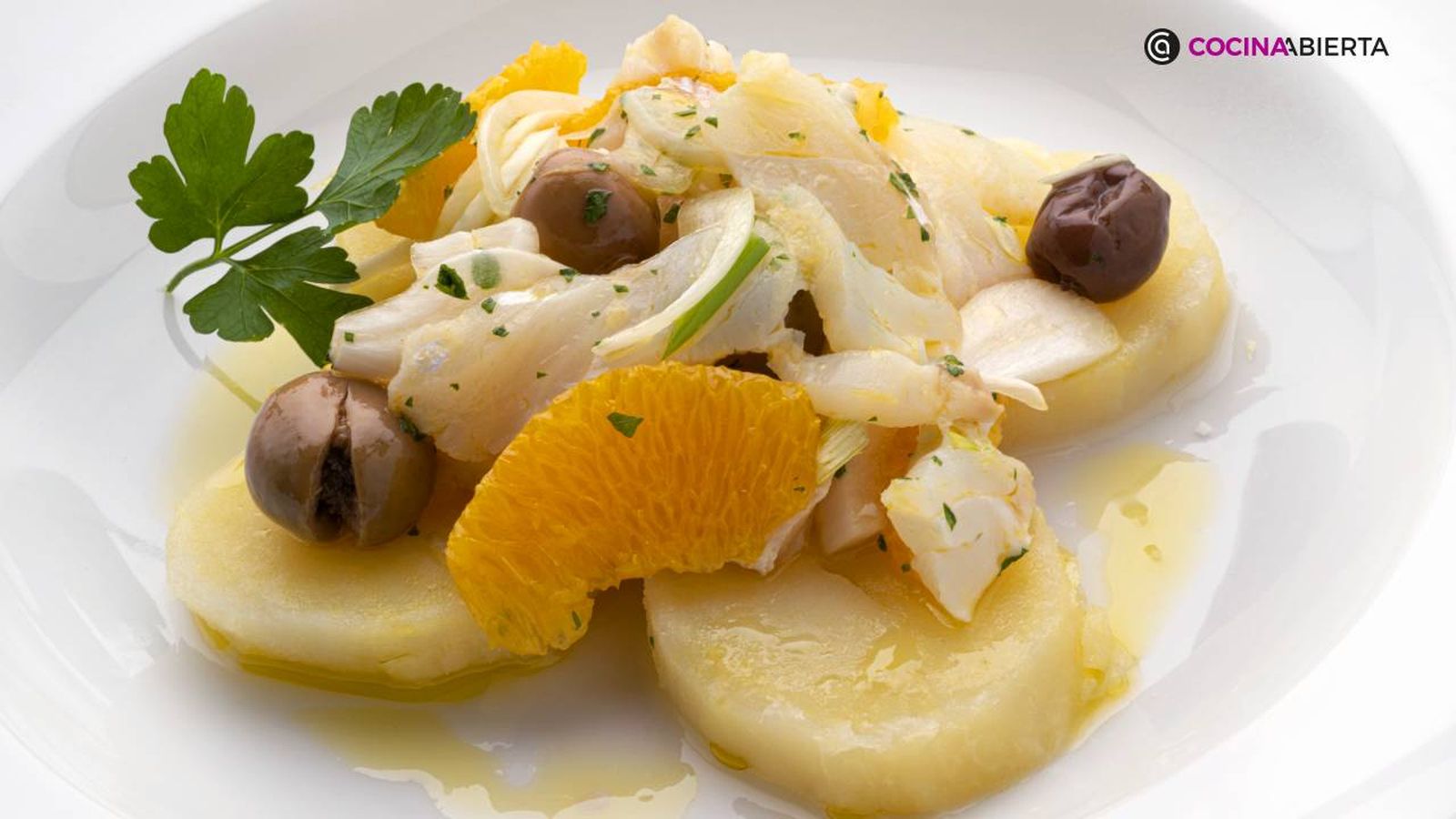 KARL7100 Ensalada malaguena patata bacalao naranja