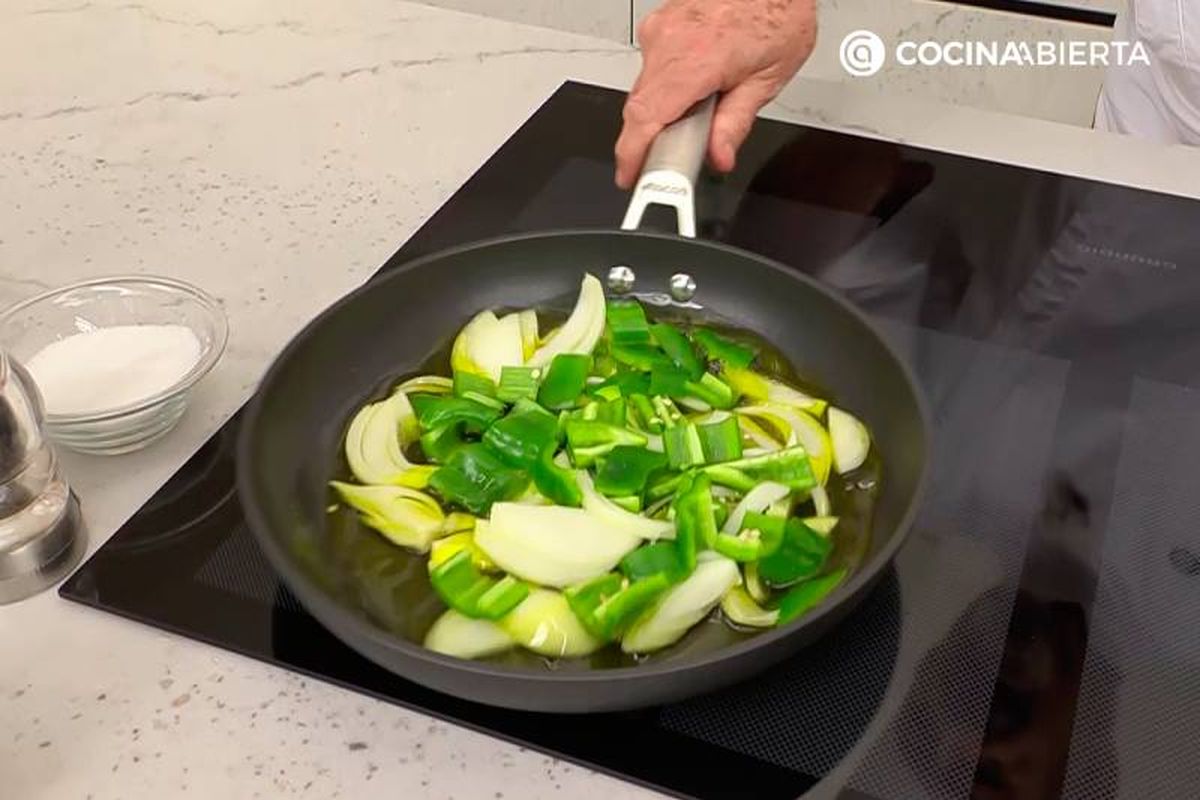 Elaboración de patatas panadera, la receta de Karlos Arguiñano - Paso 1