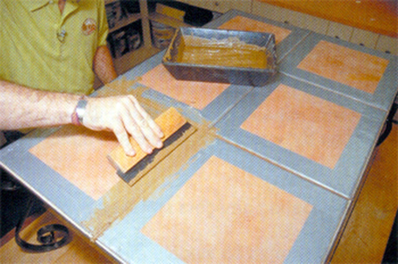 Mesa de forja y baldosa paso 8