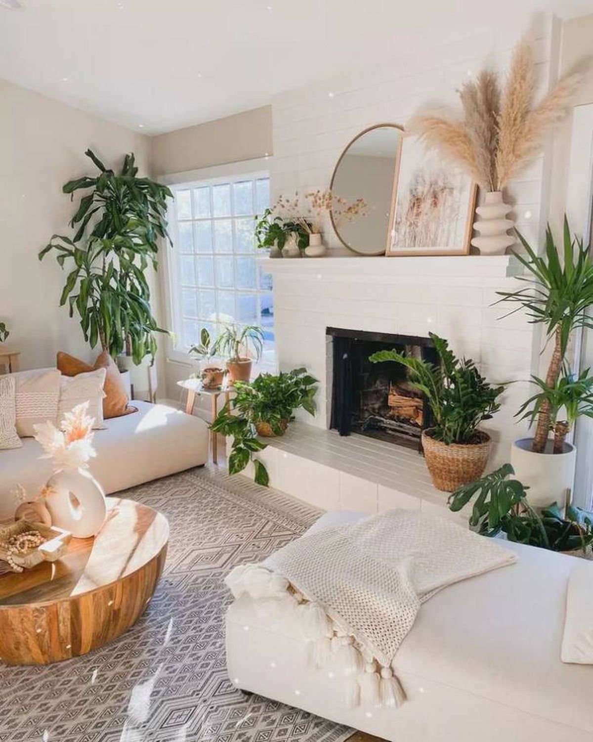 salon con chimenea plantas Pinterest The Spruce