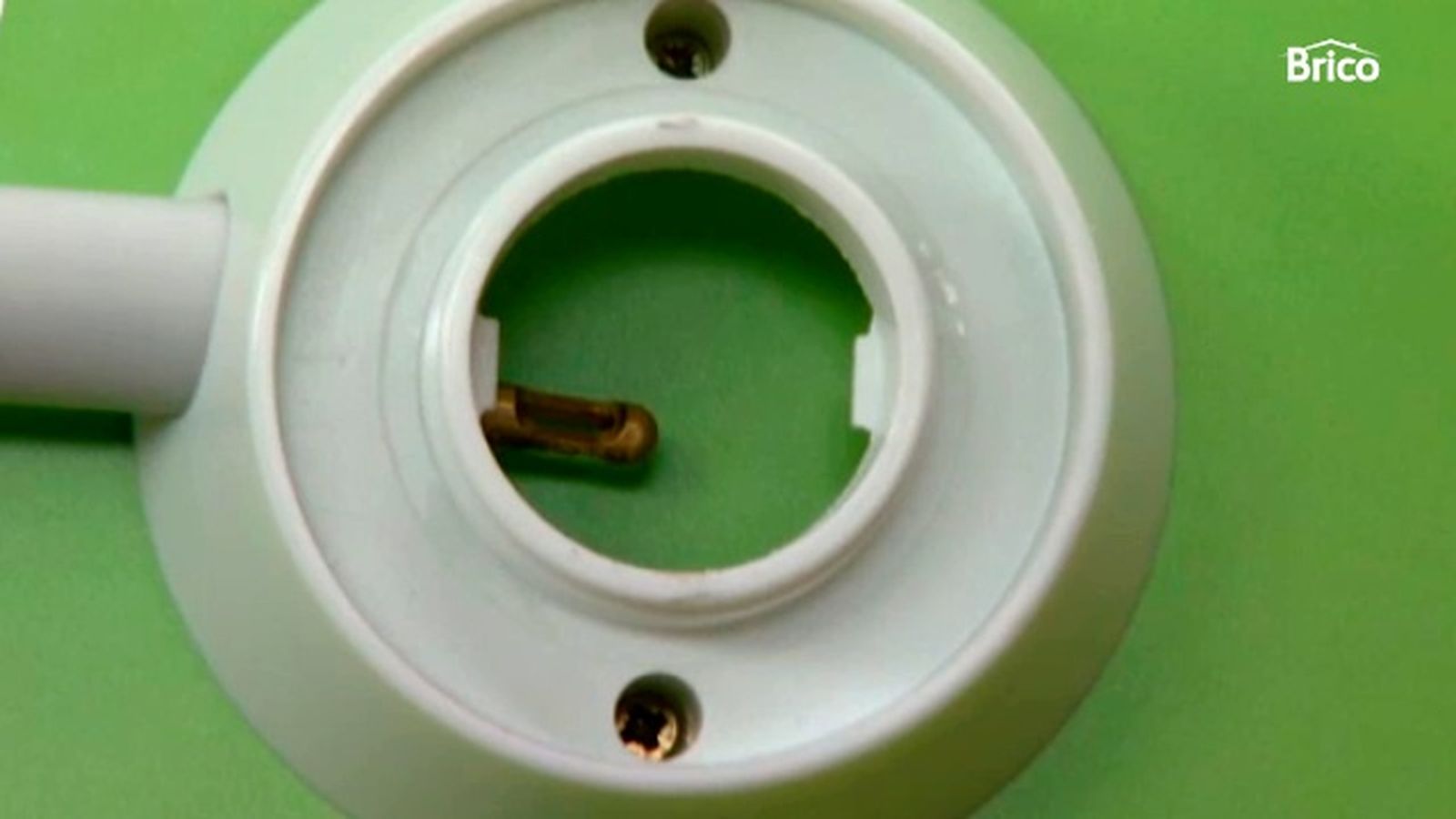 como conectar un interruptor simple paso 8