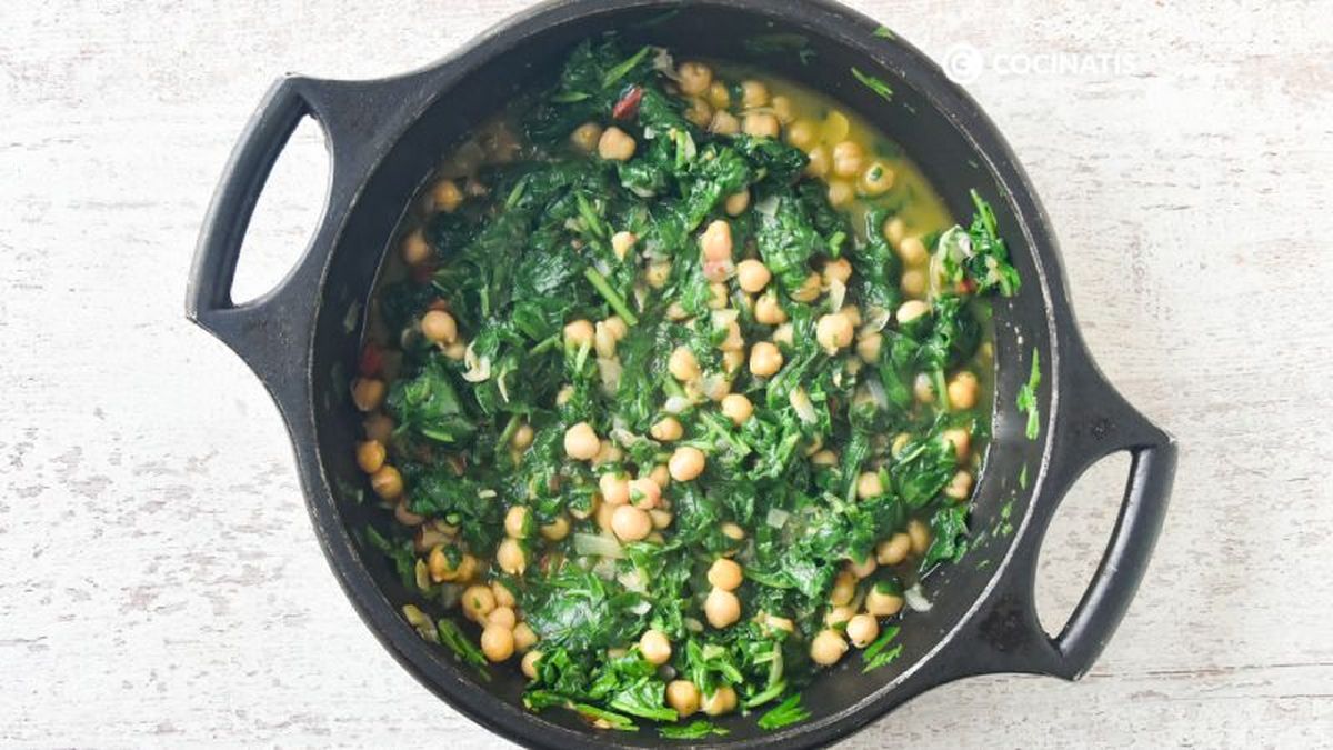 Añadimos las espinacas a los garbanzos