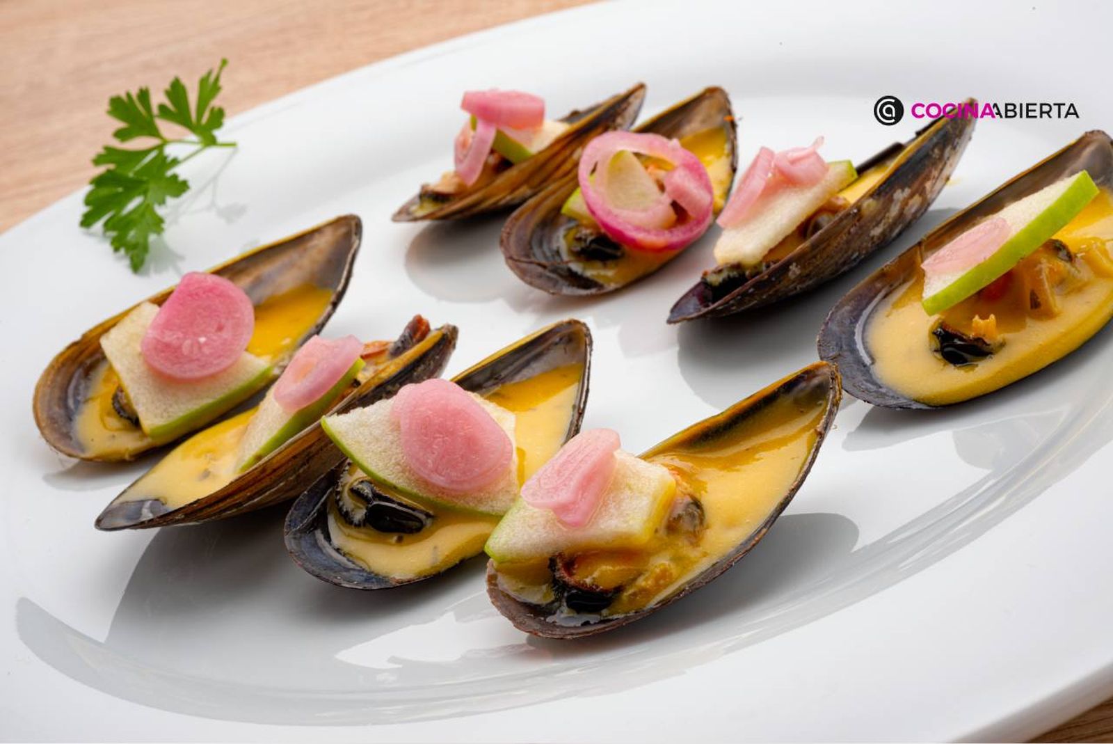 El toque especial de Joseba Arguiñano para preparar mejillones con salsa bearnesa