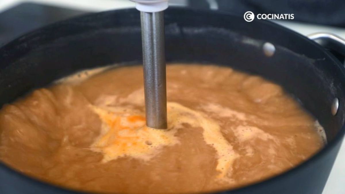 Trituramos el fumet de gambas