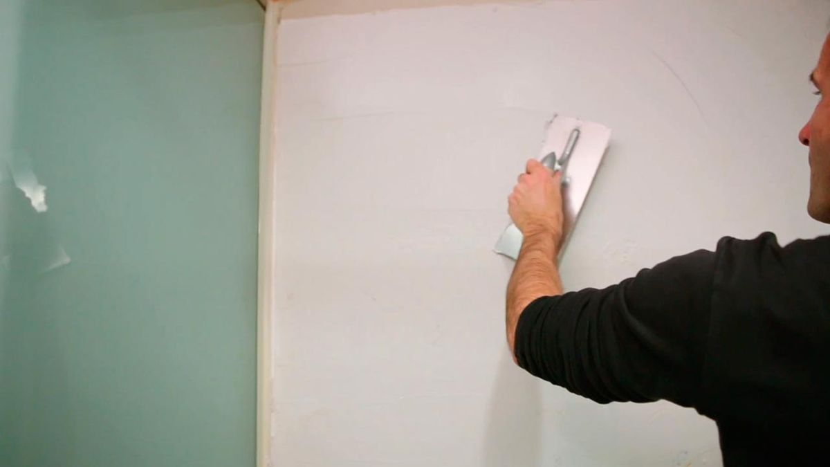 Cómo alisar una pared alicatada paso 6