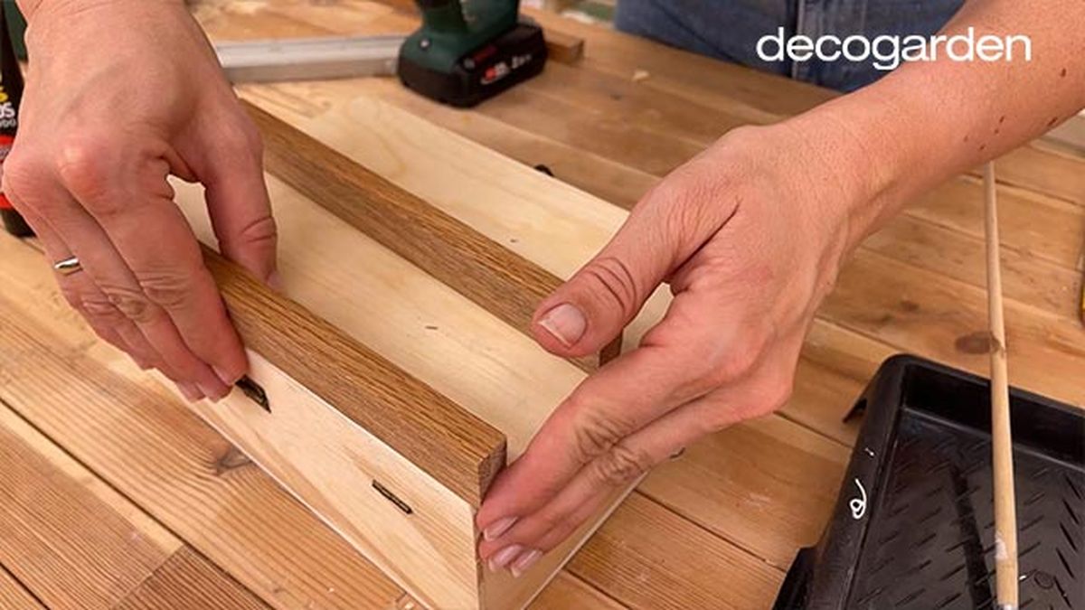 manualidades ordenar escritorio esconder cables soporte movil paso 3