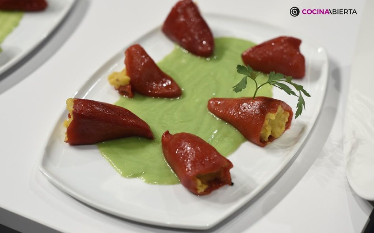 Pimientos rellenos con crema de tortilla, de Karlos Arguiñano