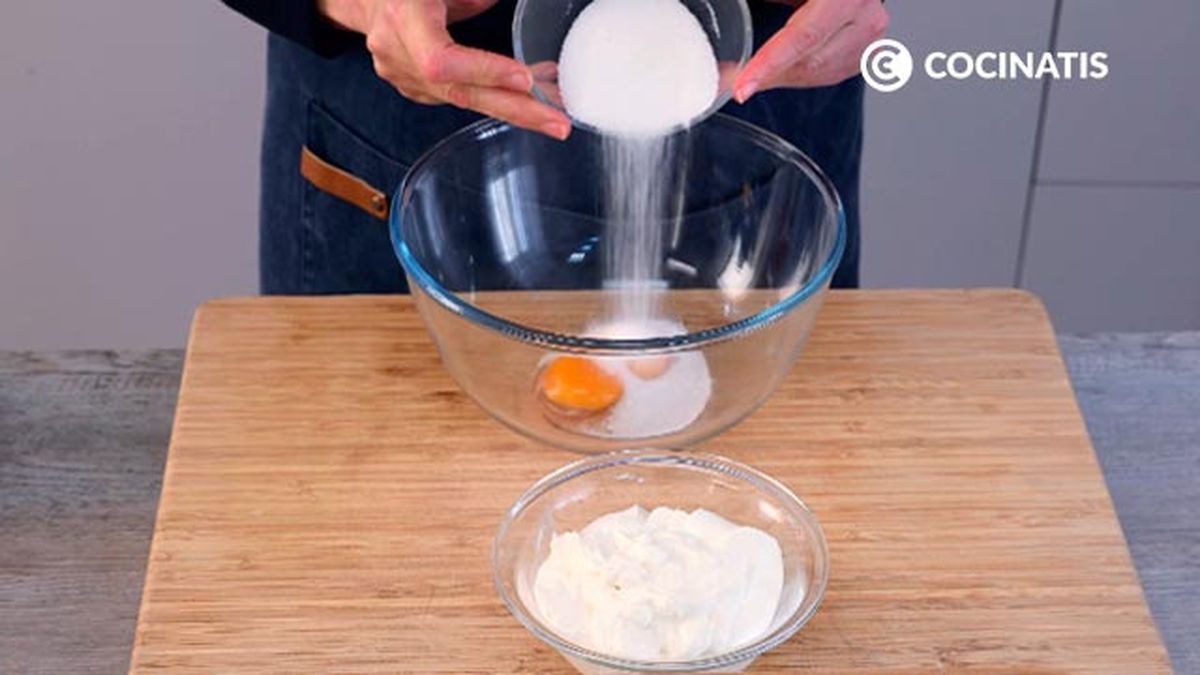 Receta de tiramisú en vasitos, postre italiano con sabor a café  paso 2